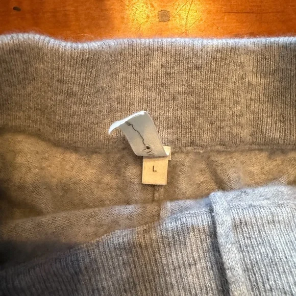 100% cashmere. Cozy Gray Women's Pants. - Picture 5 of 5